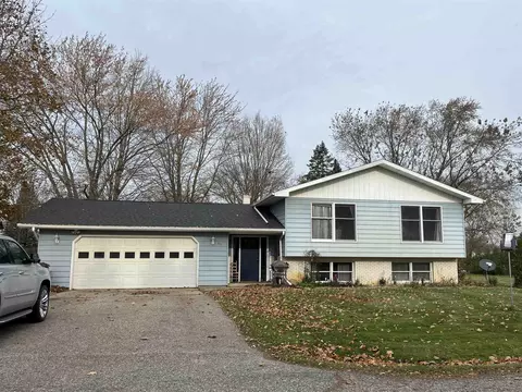 321 Schoolcrest, Shepherd, MI 48883