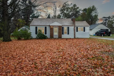 324 Center, Six Lakes, MI 48886