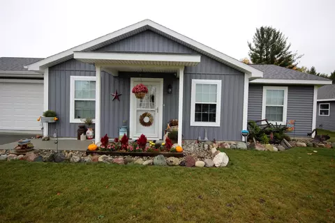 4942 Meadowlark, Traverse City, MI 49685