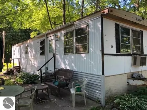 7548 S Airpark, Weidman, MI 48893