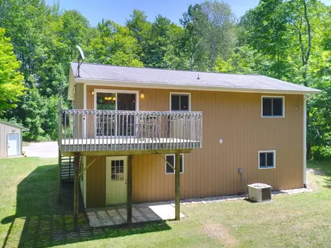 176 Eldridge, Beulah, MI 49617 photo 7