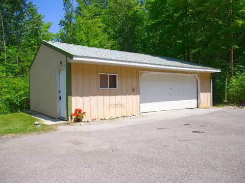 176 Eldridge, Beulah, MI 49617 photo 9