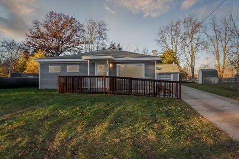 2916 Avon, Midland, MI 48640