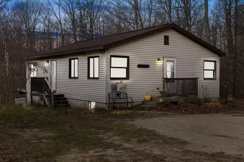 11172 Fewins, Honor, MI 49640