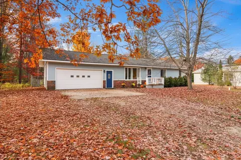 2144 Tonawanda, Grawn, MI 49637