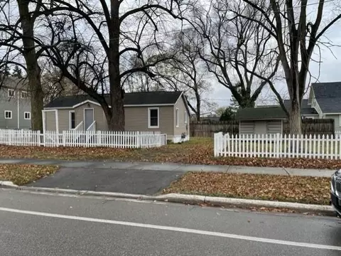 710 S Barlow, Traverse City, MI 49686