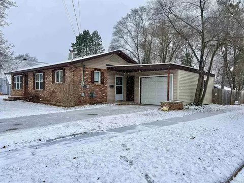 308 John R, Clare, MI 48617