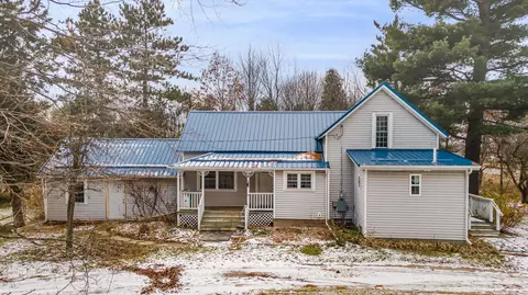 872 E Howard City Edmore, Edmore, MI 48829