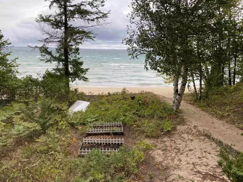 2963 Shore Wood, Traverse City, MI 49686