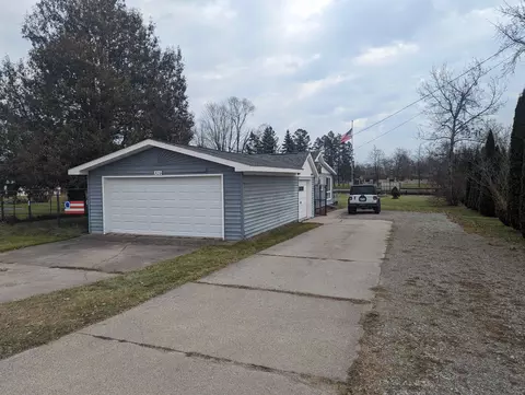 529 Detroit, Au Gres, MI 48703 photo 2