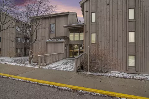 5533 Golfview #18, Williamsburg, MI 49690