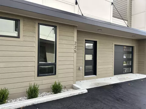 225 E Twelfth, Traverse City, MI 49684