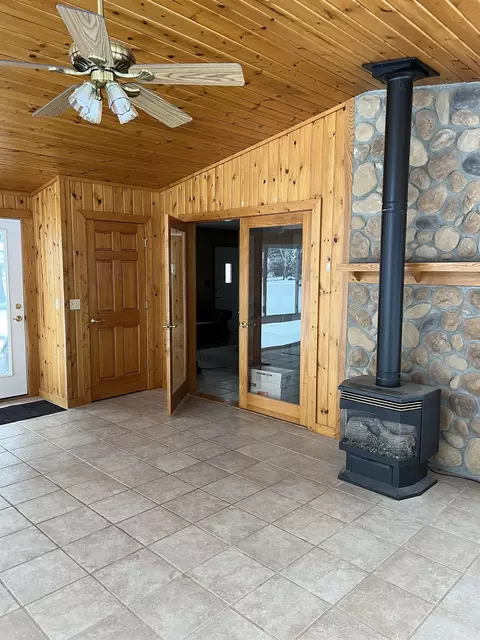 659 W Maple, Farwell, MI 48622 photo 5