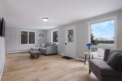 Living - 4929 Bartlett, Williamsburg, MI 49690 photo 3 of 3