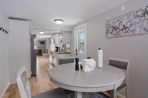 Dining - 4929 Bartlett, Williamsburg, MI 49690 photo 1 of 2