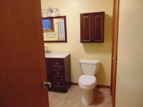 Bath - 324 N Ithaca, Ithaca, MI 48847 photo 4 of 7