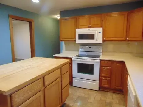 Kitchen - 324 N Ithaca, Ithaca, MI 48847 photo 3 of 5