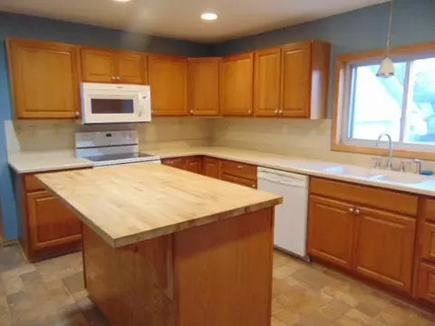 Kitchen - 324 N Ithaca, Ithaca, MI 48847 photo 1 of 5