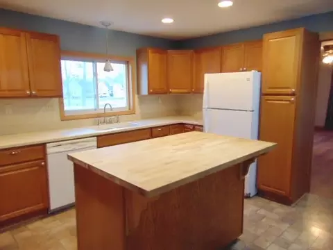 Kitchen - 324 N Ithaca, Ithaca, MI 48847 photo 2 of 5