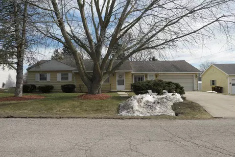 621 S East, Saint Louis, MI 48880