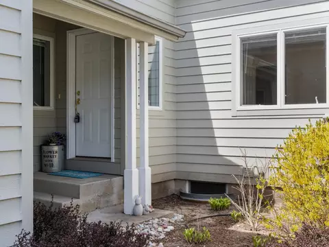 3812 Country Clb, Traverse City, MI 49684