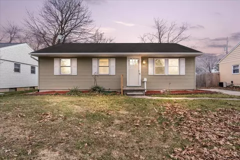 3213 Shetland, Lansing, MI 48911