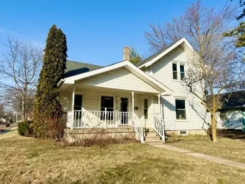 910 W Superior, Alma, MI 48801