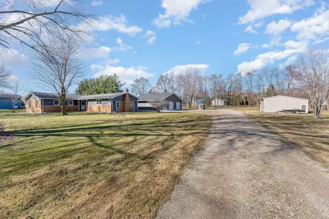 Exterior - 2270 W Washington, Ithaca, MI 48847 photo 6 of 12