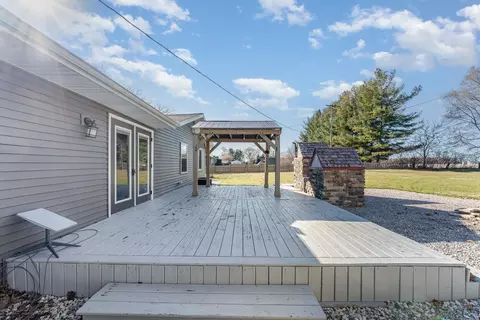 Exterior - 2270 W Washington, Ithaca, MI 48847 photo 3 of 12