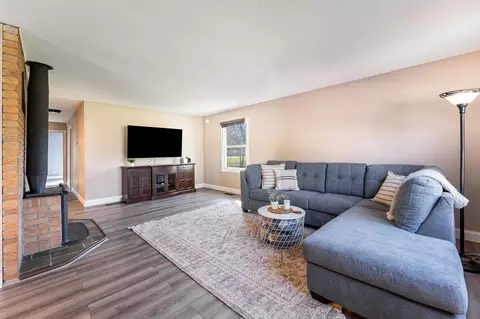 Living - 2270 W Washington, Ithaca, MI 48847 photo 5 of 6