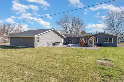 Exterior - 2270 W Washington, Ithaca, MI 48847 photo 2 of 12