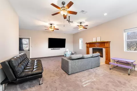 Living - 2270 W Washington, Ithaca, MI 48847 photo 2 of 6