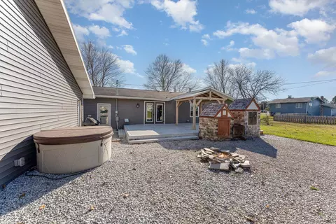 Exterior - 2270 W Washington, Ithaca, MI 48847 photo 5 of 12