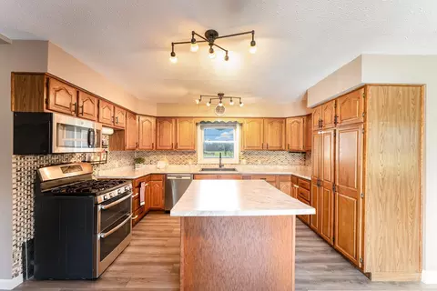 Kitchen - 2270 W Washington, Ithaca, MI 48847 photo 2 of 3