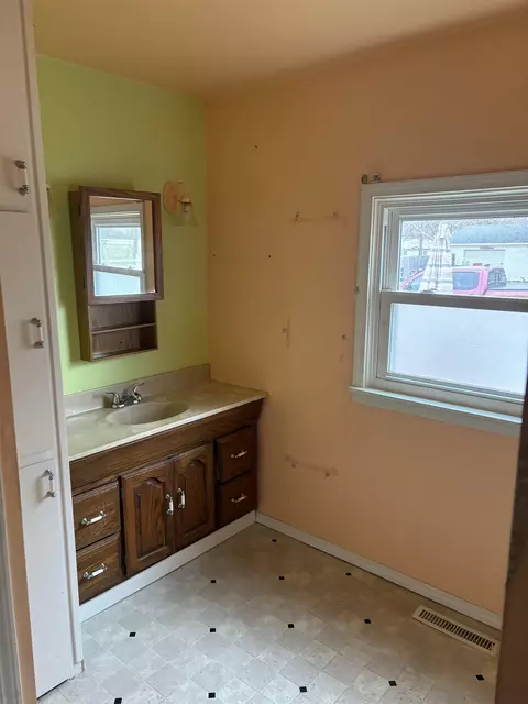 Bath - 307 E Cottage, Shepherd, MI 48883 photo 1 of 2