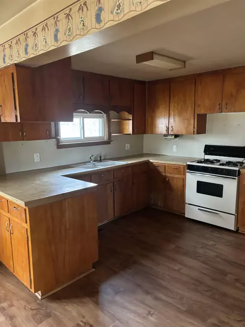 Kitchen - 307 E Cottage, Shepherd, MI 48883 photo 3 of 5