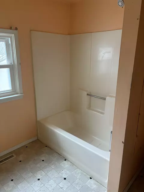 Bath - 307 E Cottage, Shepherd, MI 48883 photo 2 of 2