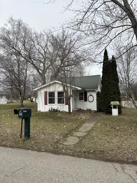 307 E Cottage, Shepherd, MI 48883