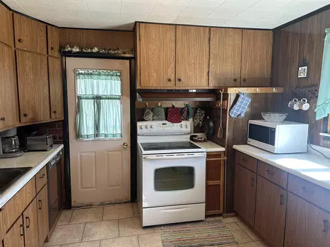 Kitchen - 3218 Pine Riv, Standish, MI 48658 photo 2 of 3
