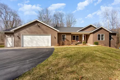 1954 Bella Pnes, Lowell, MI 49331