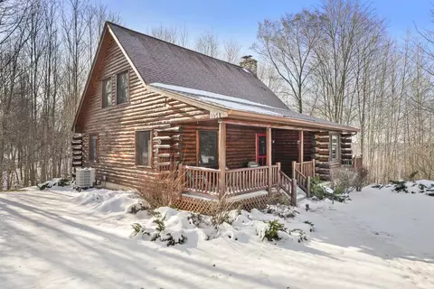 1054 Eden Hl, Beulah, MI 49617