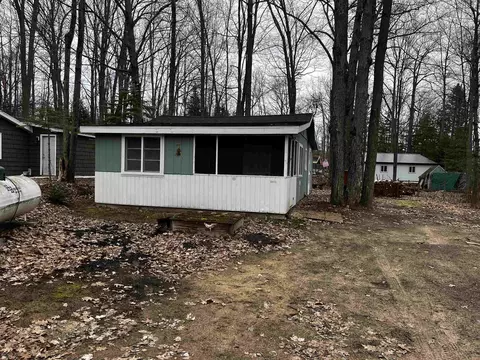 5013 Woodsdale, Harrison, MI 48625