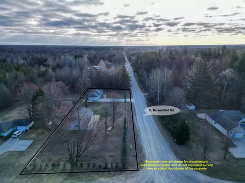 10053 E Broomfield, Shepherd, MI 48883 photo 4