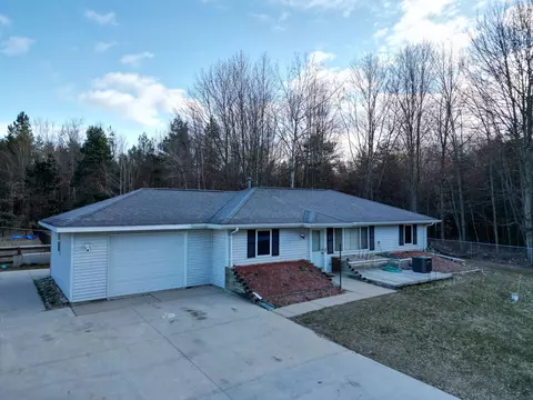10053 E Broomfield, Shepherd, MI 48883