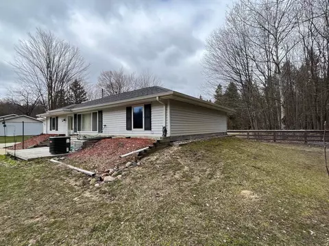 10053 E Broomfield, Shepherd, MI 48883 photo 23