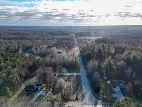10053 E Broomfield, Shepherd, MI 48883 photo 7