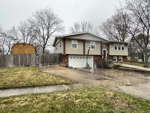 605 Hollybrook, Midland, MI 48642
