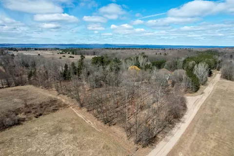 4016 Tompkins, Traverse City, MI 49686