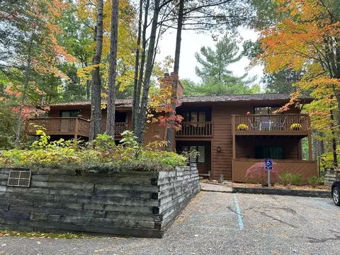 3834 Maid Marian, Traverse City, MI 49686