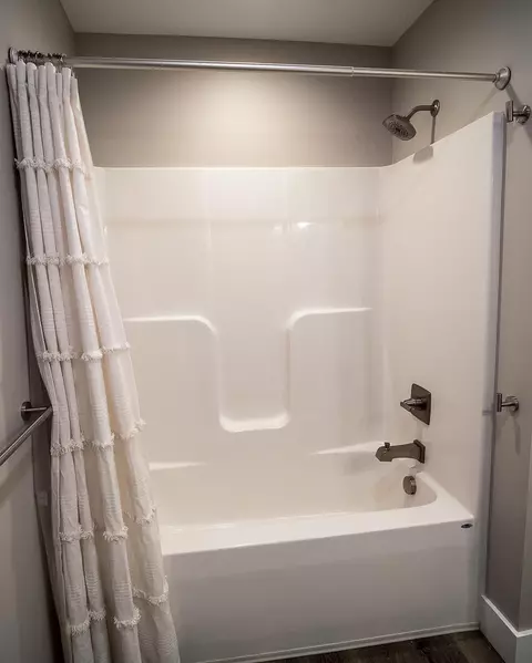Bath - 252 SE M 72, Kalkaska, MI 49646 photo 3 of 6